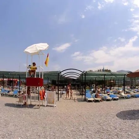 Nice 2 Bedroom Home With Shared Pool Near Beach In Alanya 阿拉尼亚